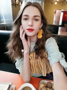 国产模特在线,展现东方魅力，引领时尚潮流